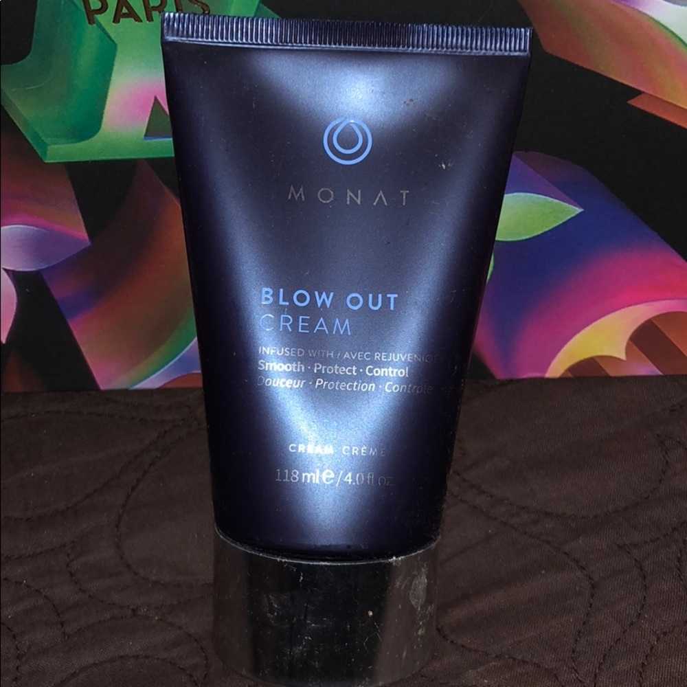 Monat Blow Out hair cream. New/sealed.